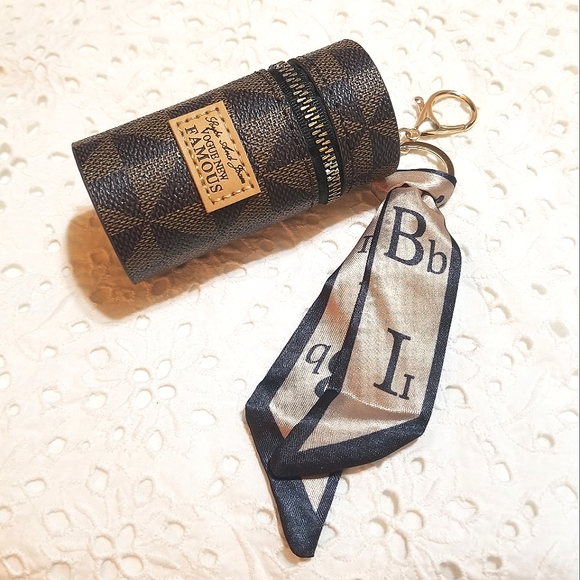 NEW Bucket Makeup Bag Purse Charm Keychain - Picture 3 of 6